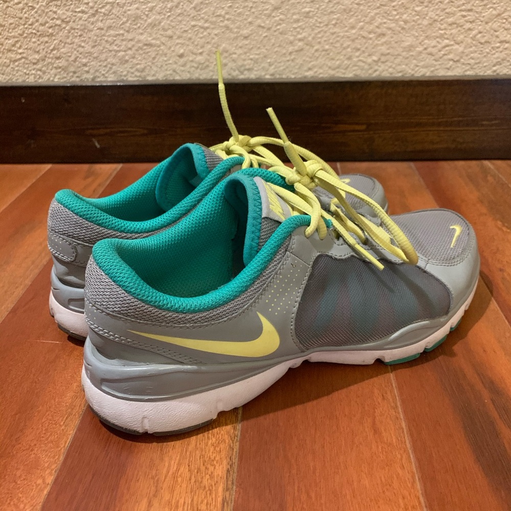 Women’s size 8 Nike tennis shoes